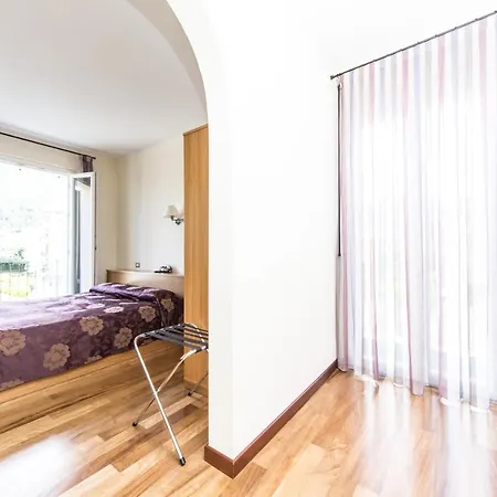 オアシ ホテル 3*